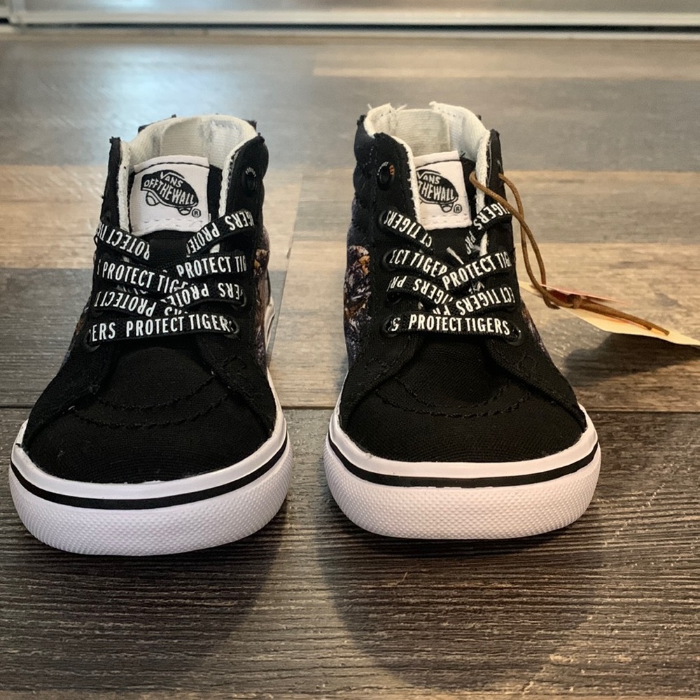 NEVER WORN! VANS TODDLER HIGH TOP SNEAKERS